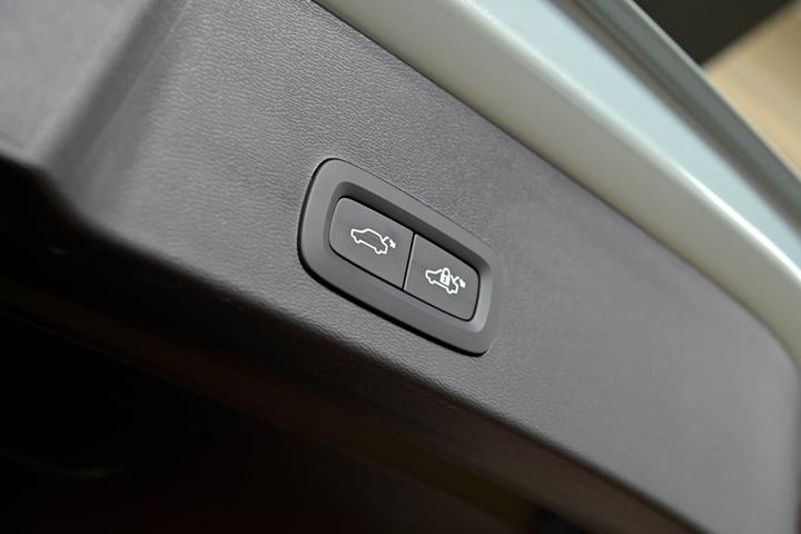Grå Volvo EX40 fra 2026