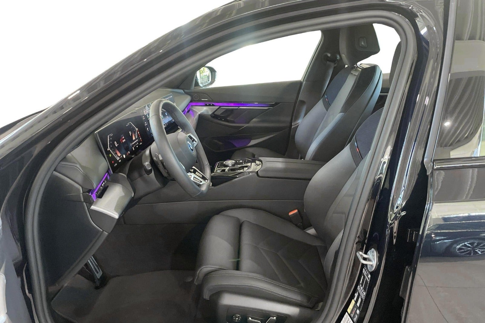 Sort BMW i5 fra 2026