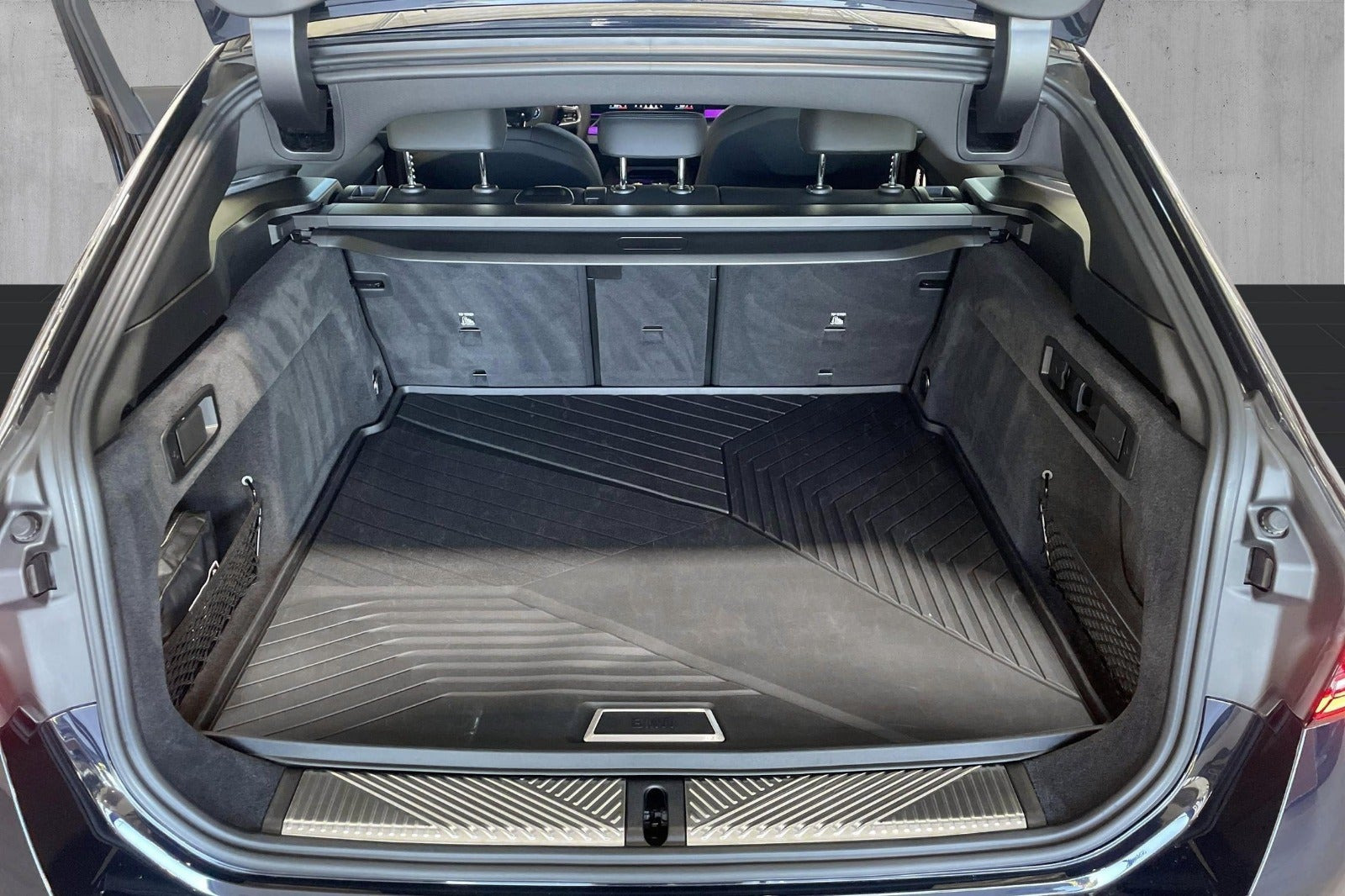 Sort BMW i5 fra 2026