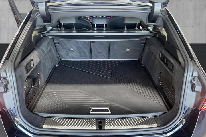 Sort BMW i5 fra 2026