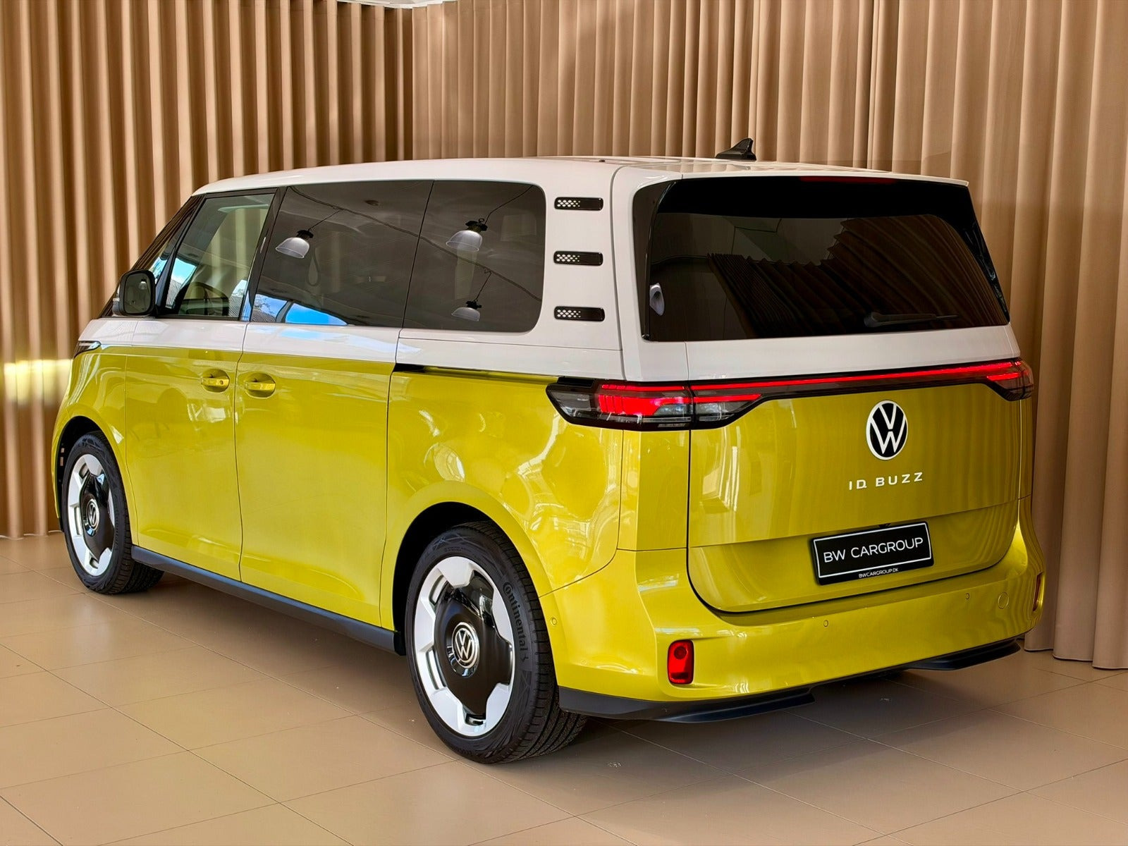 Gul VW ID.Buzz fra 2024