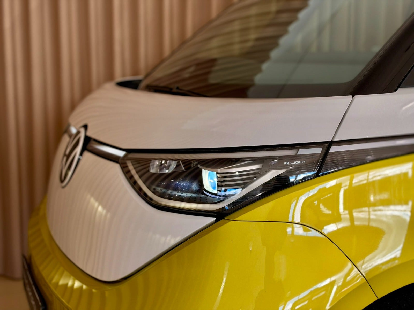 Gul VW ID.Buzz fra 2024