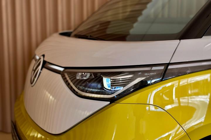 Gul VW ID.Buzz fra 2024
