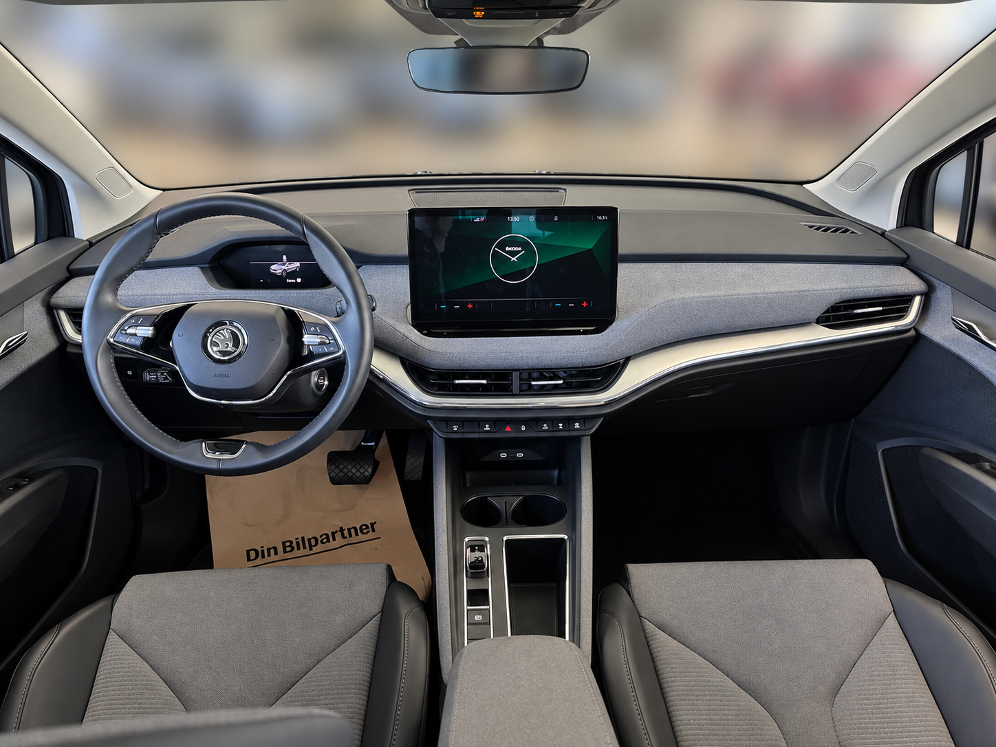 Sort Skoda Enyaq fra 2023