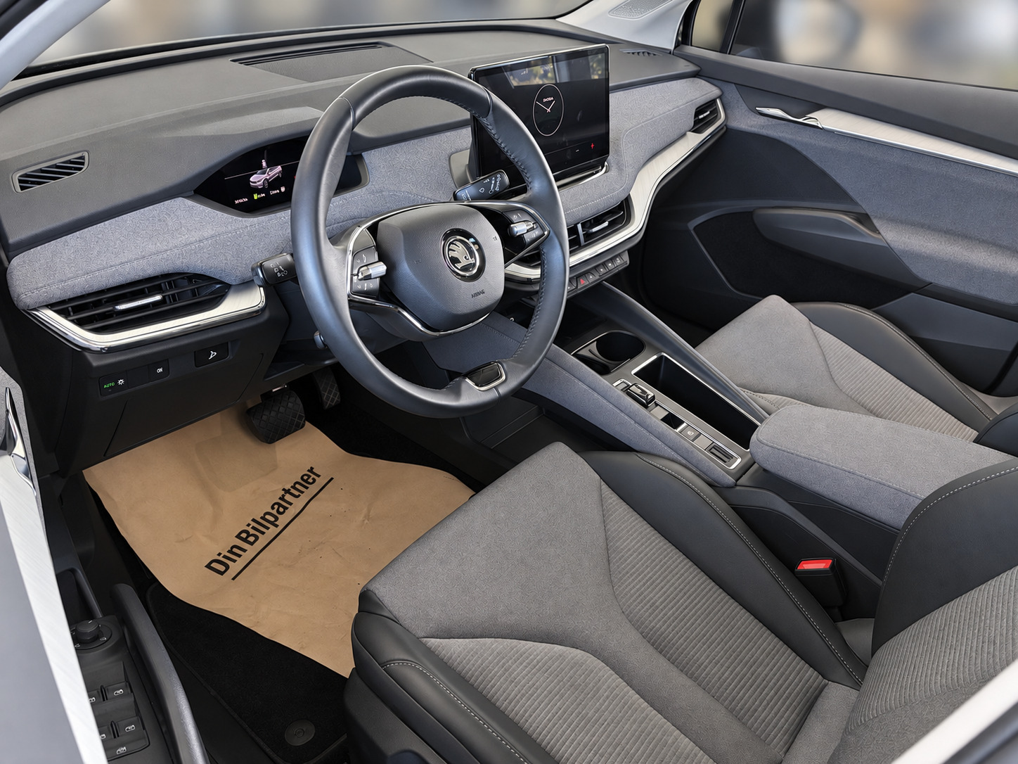 Sort Skoda Enyaq fra 2023