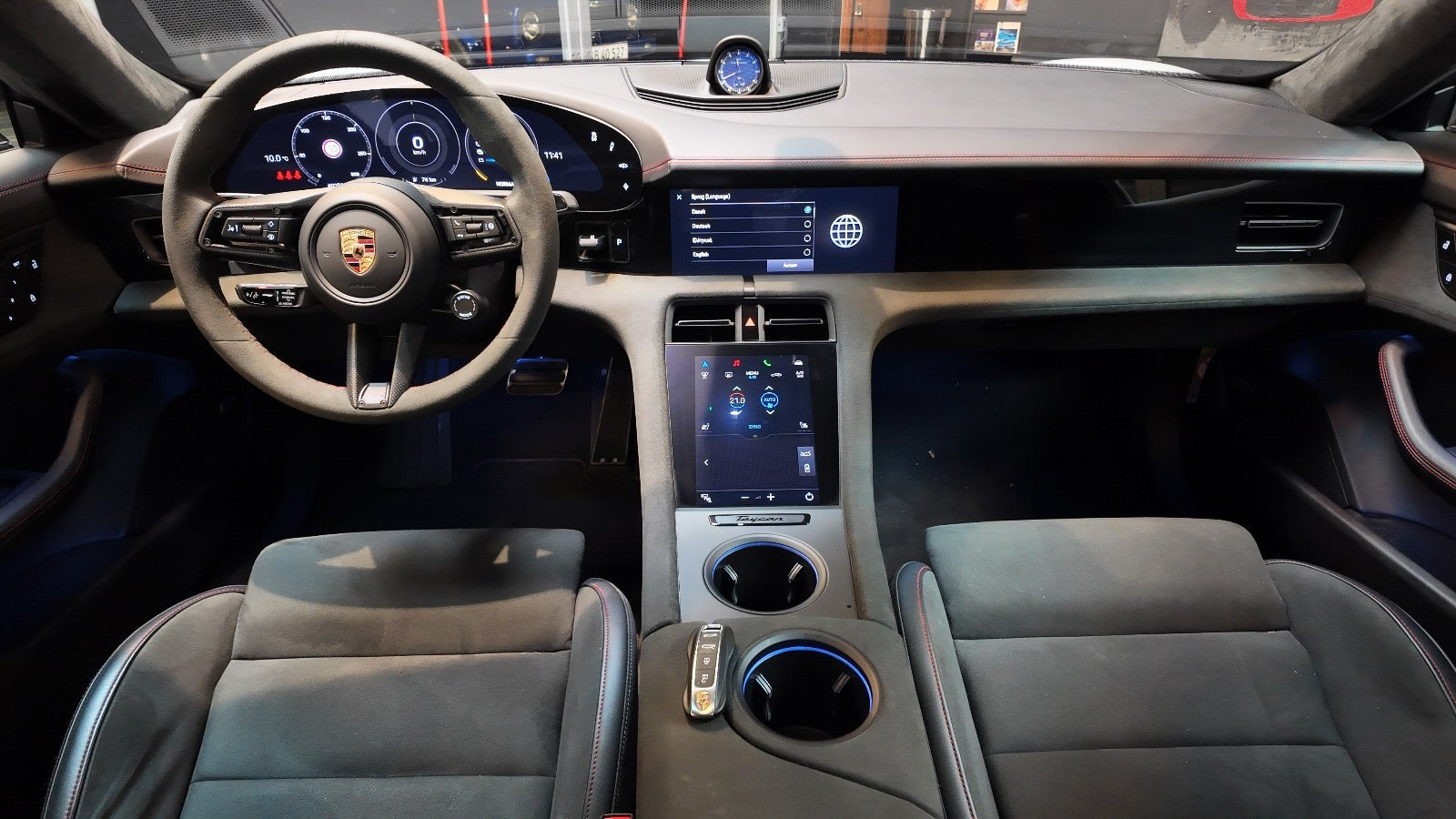Grå Porsche Taycan GTS fra 2023