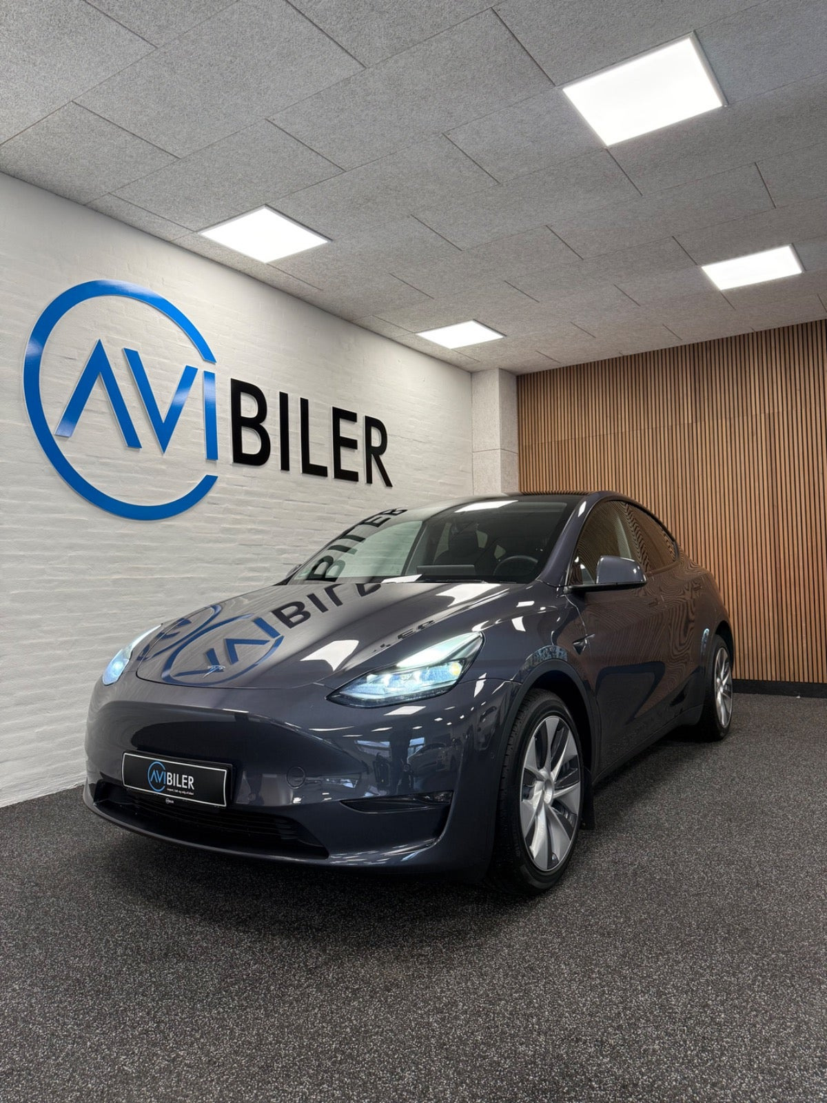 Tesla Model Y Long Range AWD