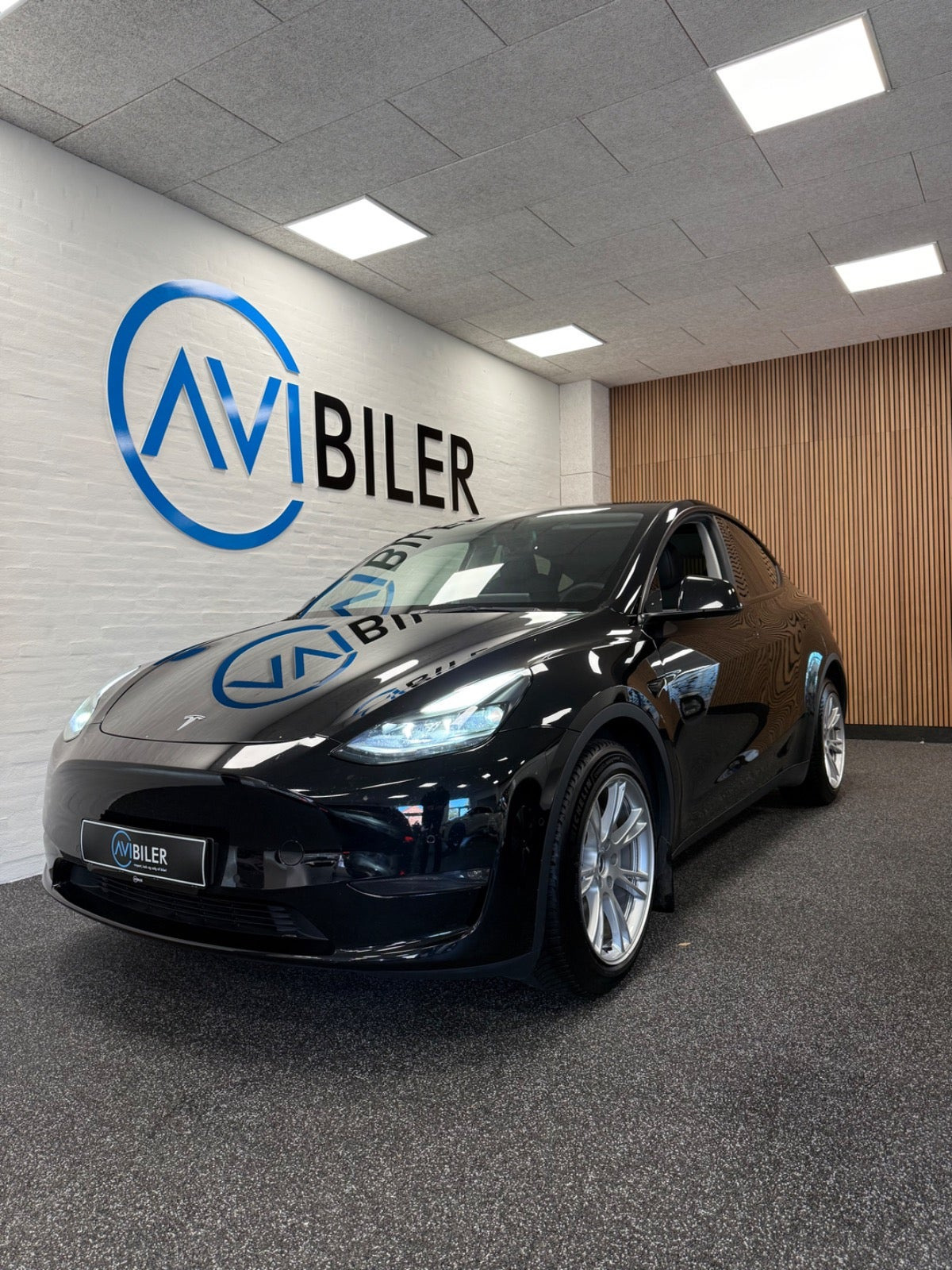 Tesla Model Y Long Range AWD