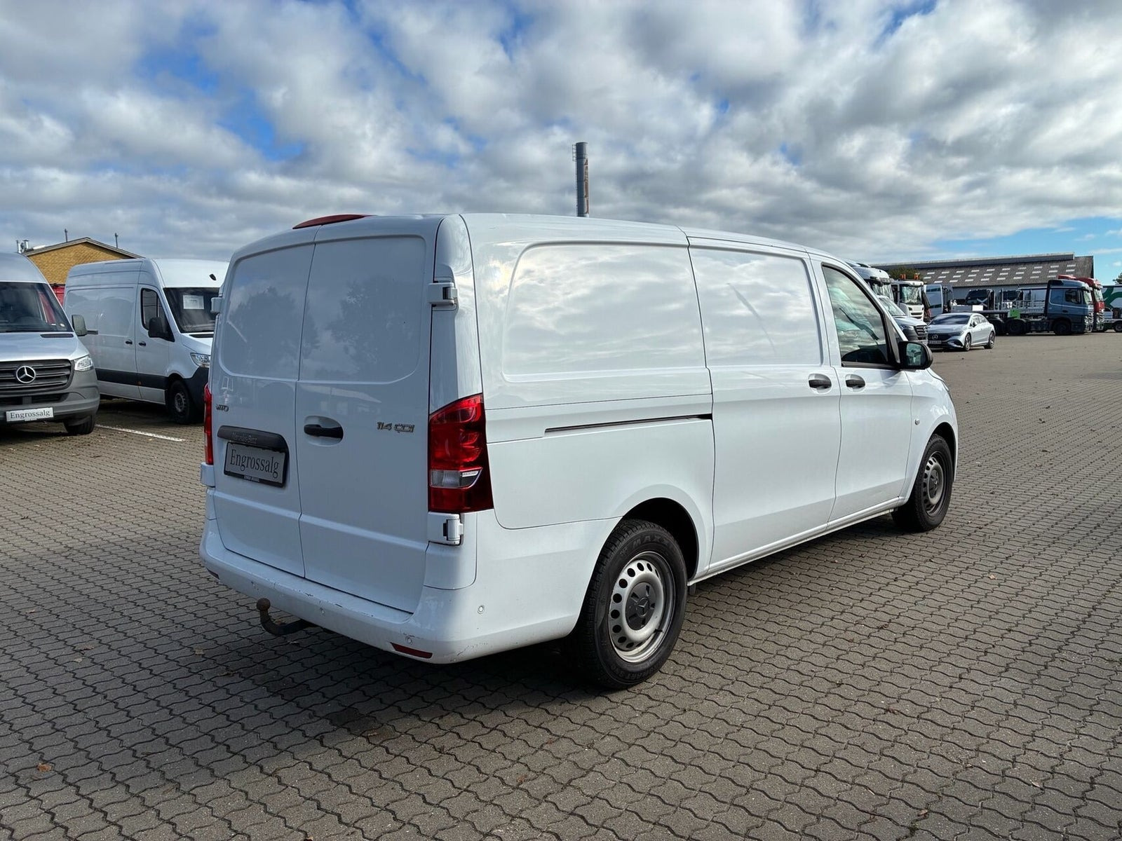 Hvid Mercedes Vito 114 fra 2021