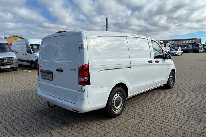 Hvid Mercedes Vito 114 fra 2021