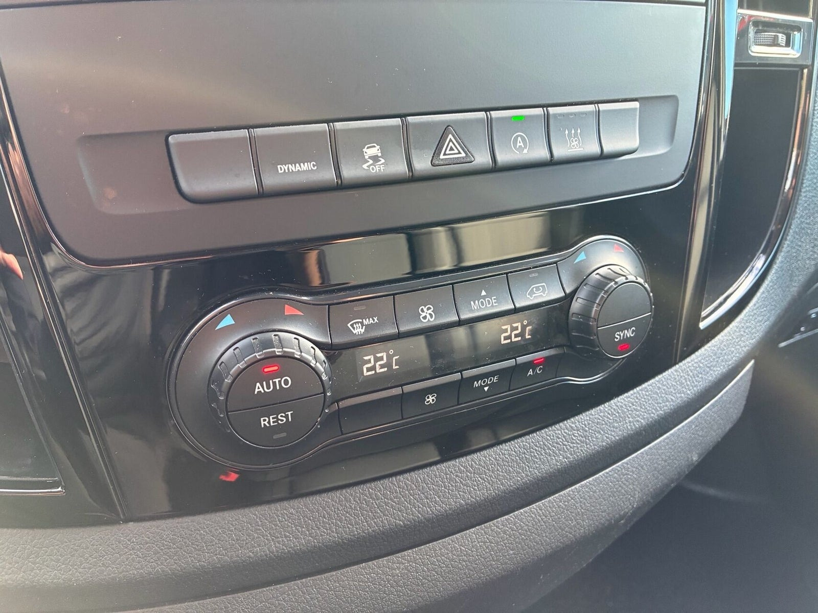 Hvid Mercedes Vito 114 fra 2021