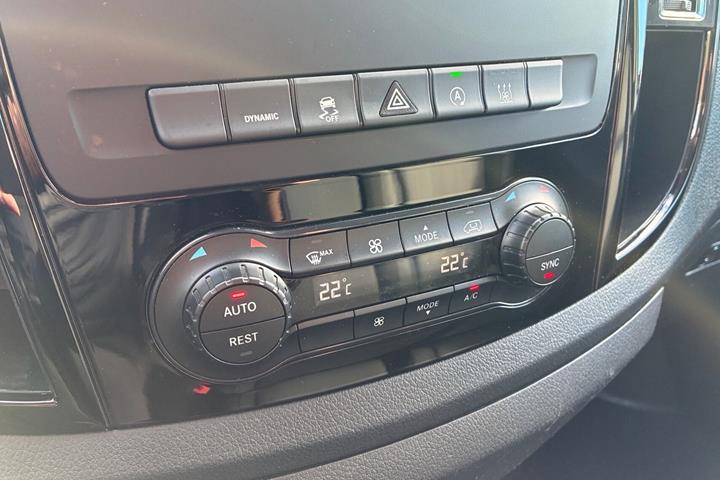 Hvid Mercedes Vito 114 fra 2021