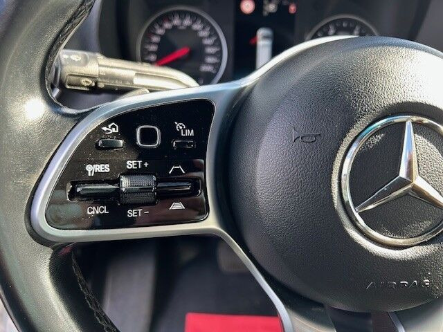 Hvid Mercedes Sprinter 319 fra 2021