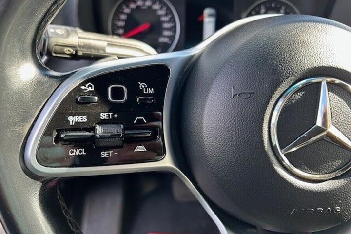 Hvid Mercedes Sprinter 319 fra 2021