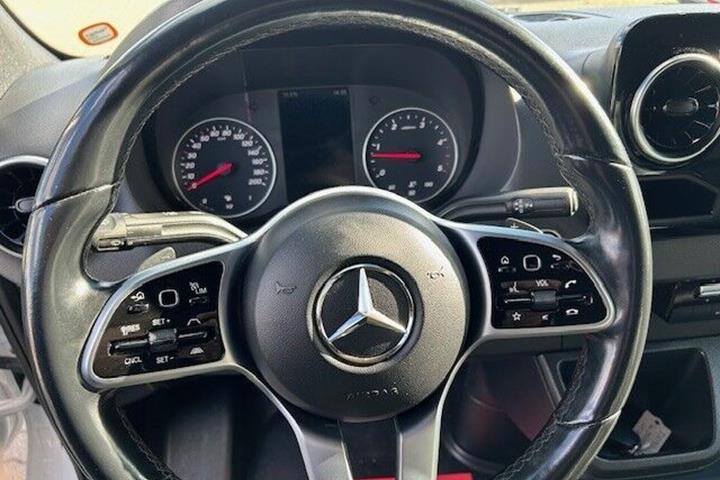 Hvid Mercedes Sprinter 319 fra 2021