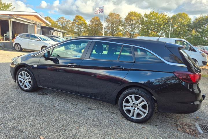 Grøn Opel Astra fra 2019