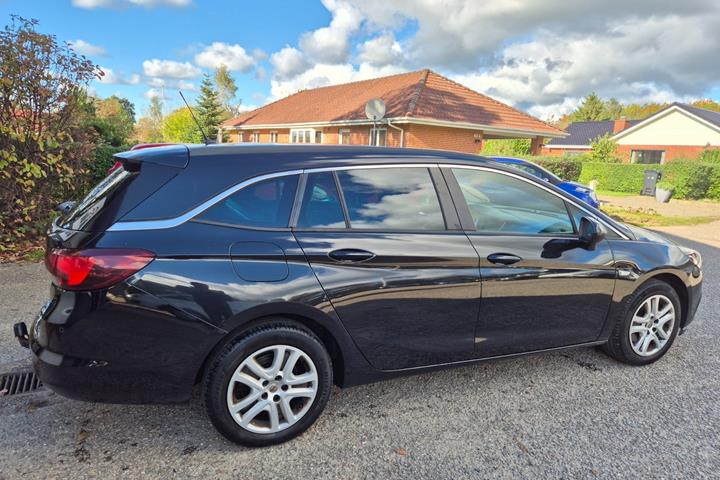 Grøn Opel Astra fra 2019