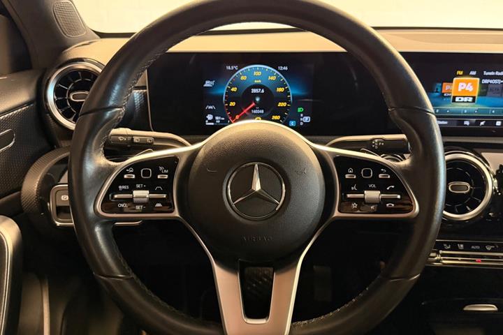 Blå Mercedes A200 fra 2019