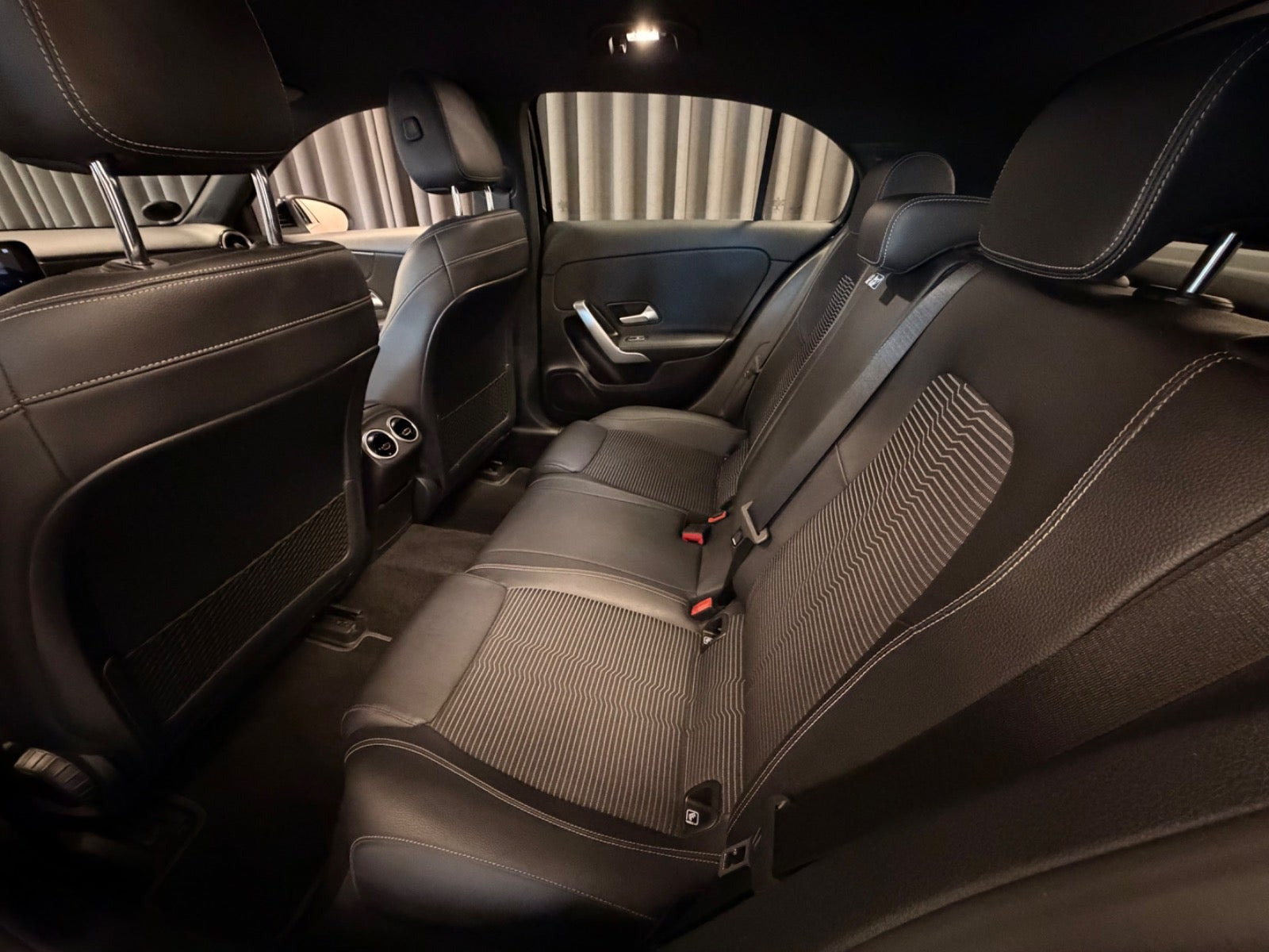 Blå Mercedes A200 fra 2019