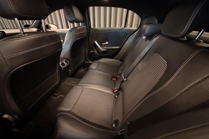 Blå Mercedes A200 fra 2019