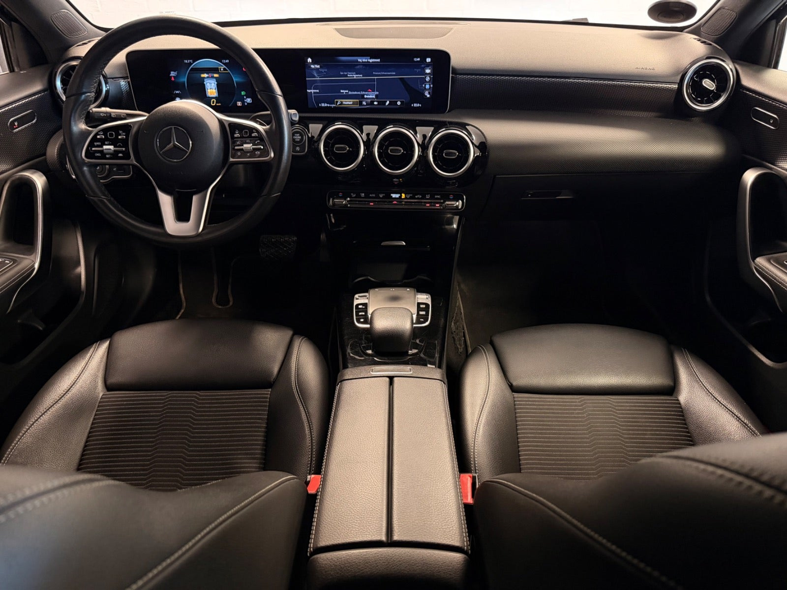 Blå Mercedes A200 fra 2019