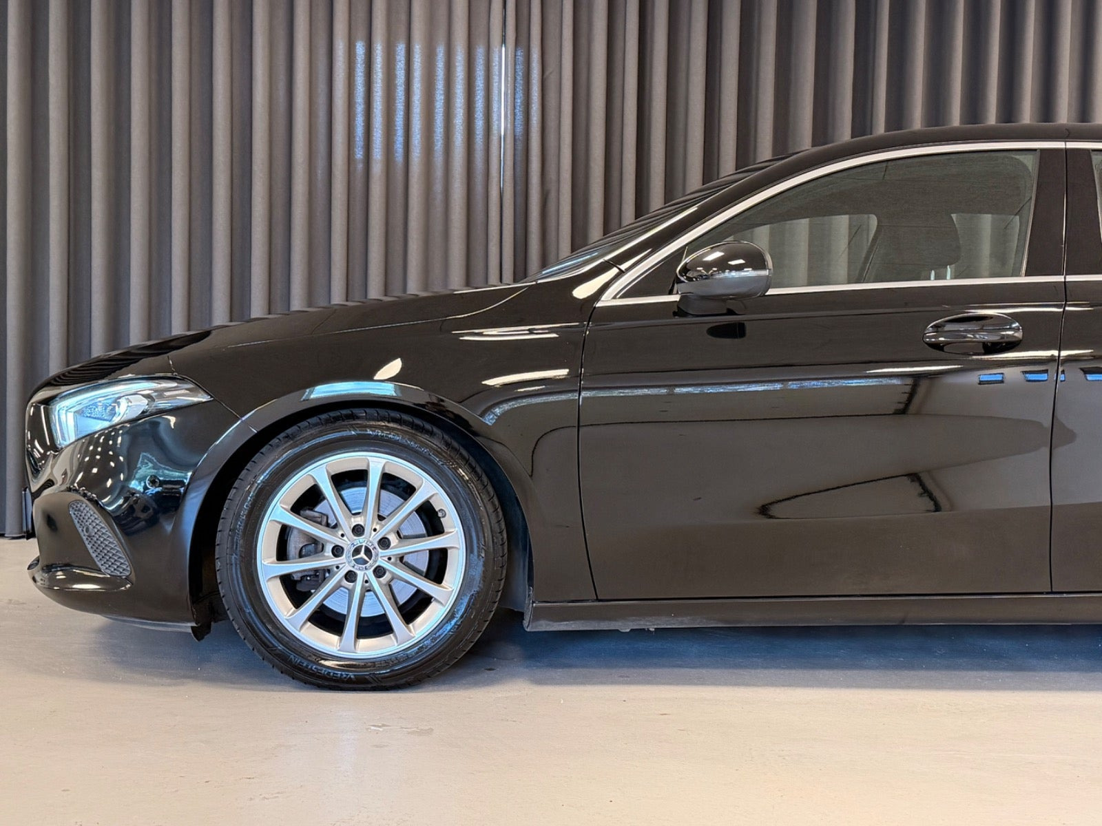 Blå Mercedes A200 fra 2019
