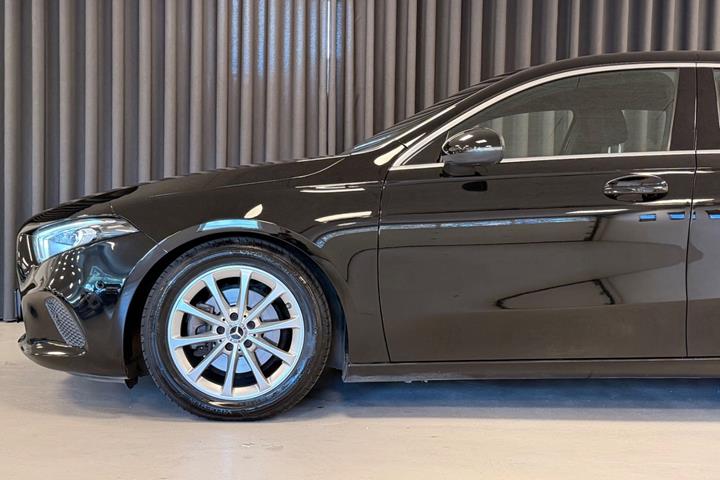 Blå Mercedes A200 fra 2019