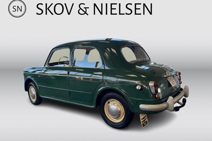 Grøn Fiat 1100 fra 1956 set udefra
