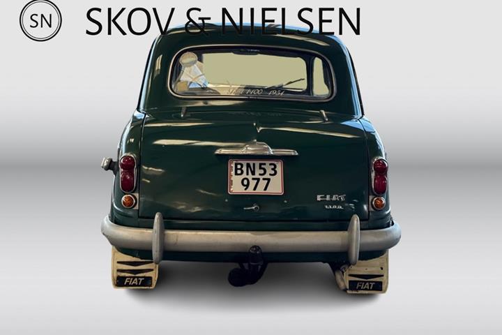 Grøn Fiat 1100 fra 1956 set udefra