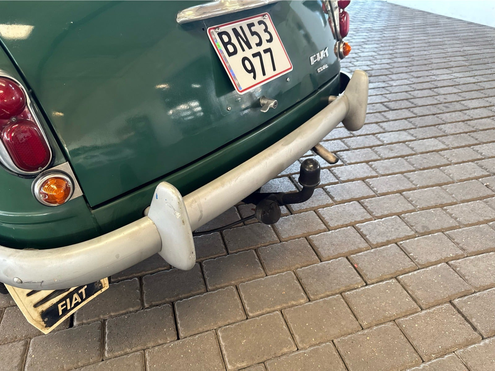 Grøn Fiat 1100 fra 1956 set udefra