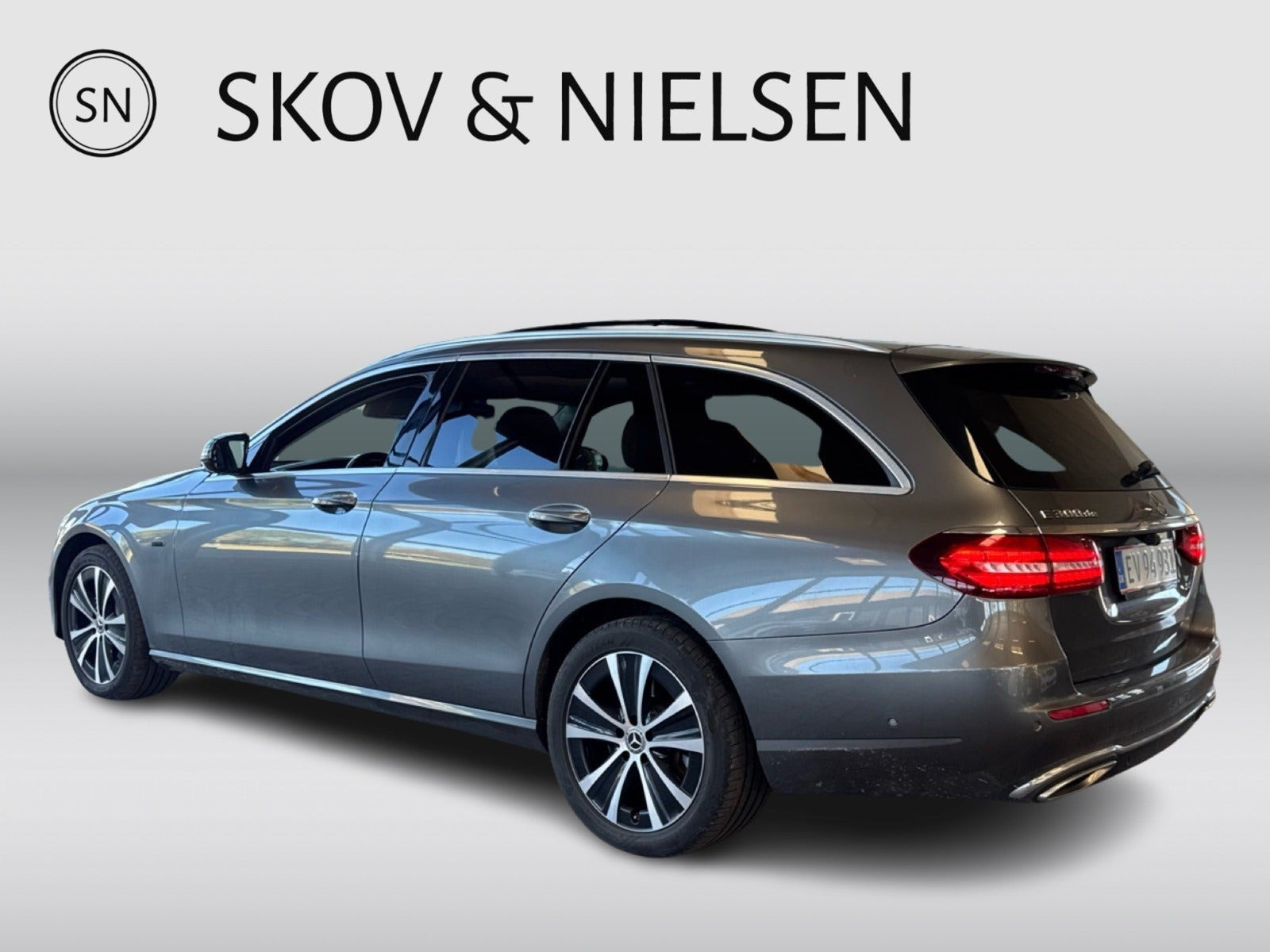 Grå Mercedes E300 de fra 2021