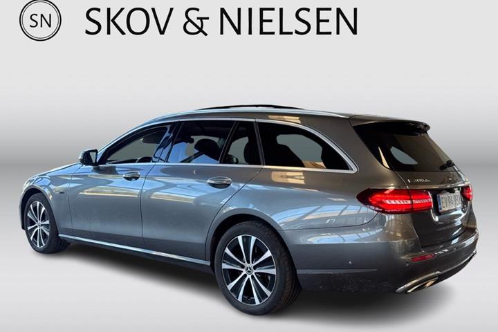 Grå Mercedes E300 de fra 2021