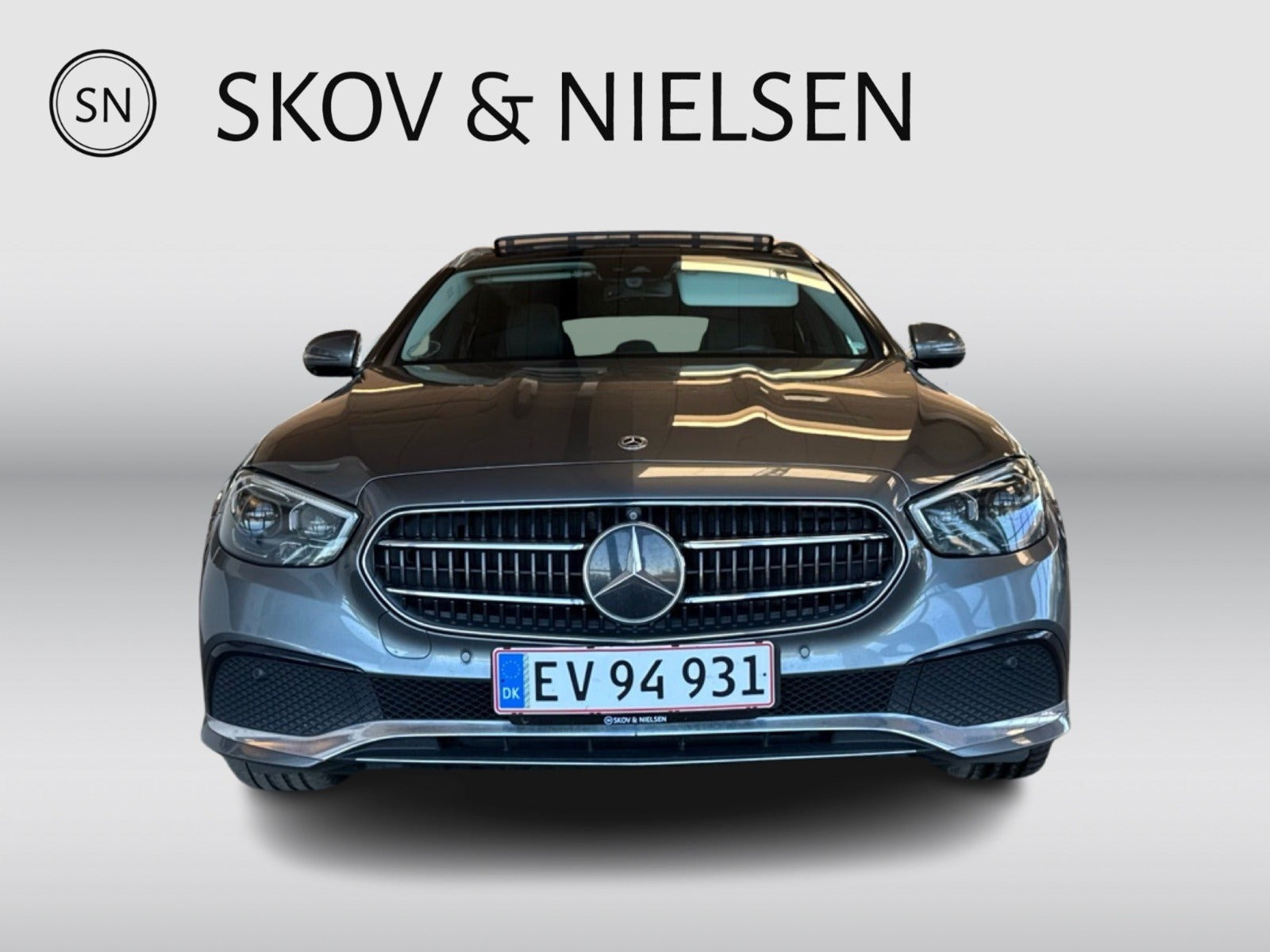 Grå Mercedes E300 de fra 2021