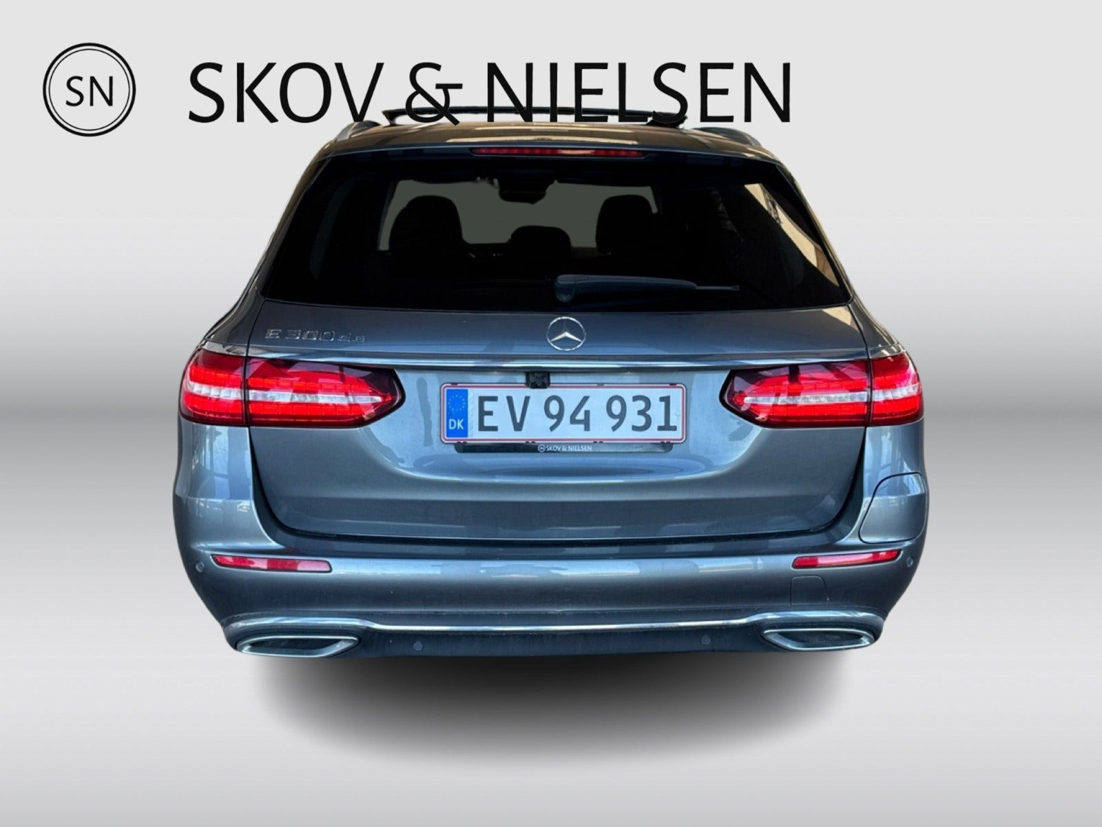 Grå Mercedes E300 de fra 2021
