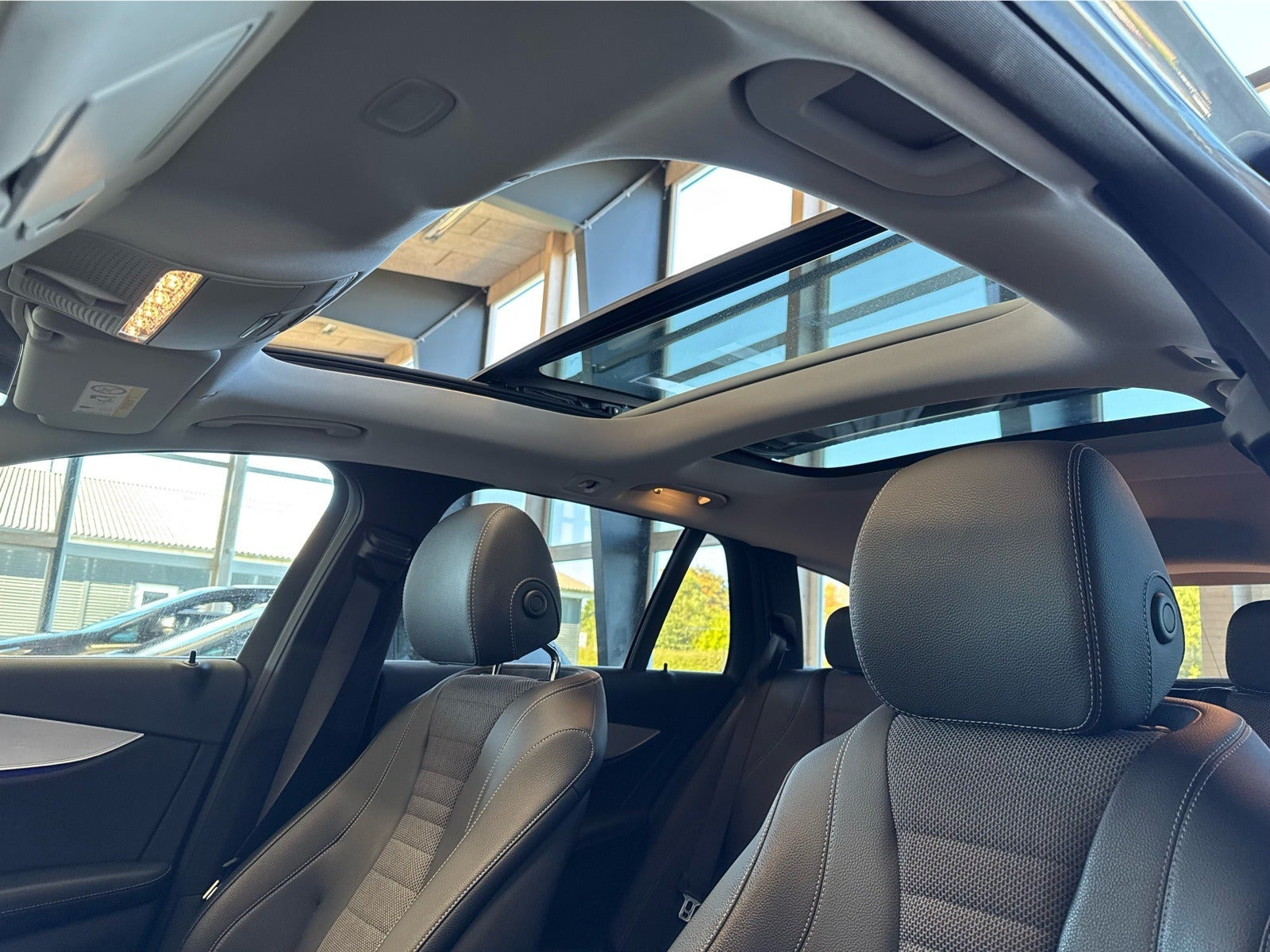 Grå Mercedes E300 de fra 2021
