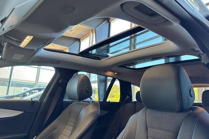 Grå Mercedes E300 de fra 2021