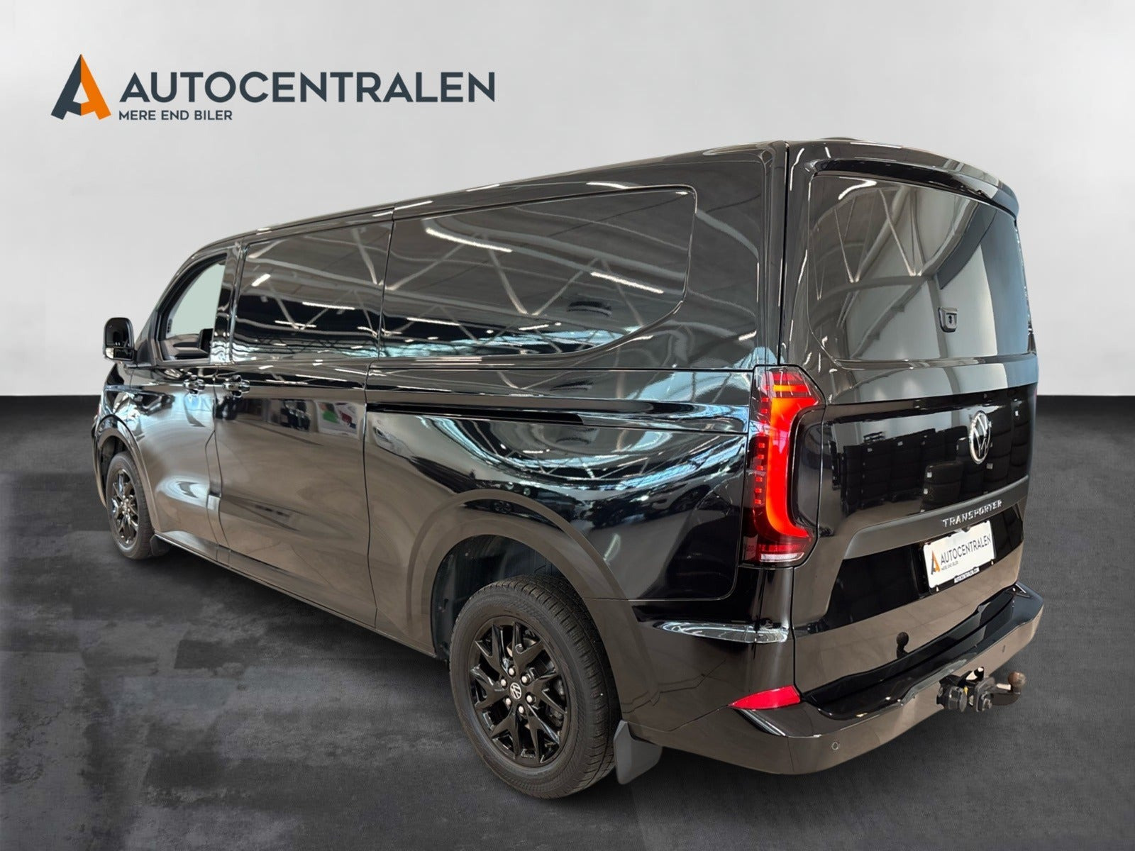 Sort VW Transporter fra 2025