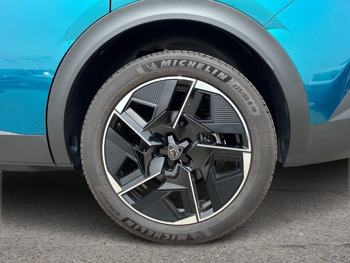 Blå Peugeot e-408 fra 2025