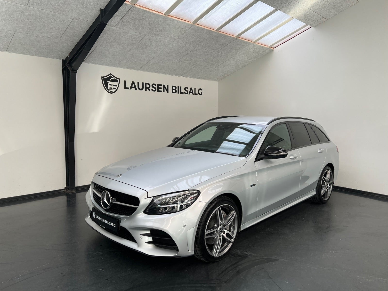 Sølv Mercedes C300 de fra 2021