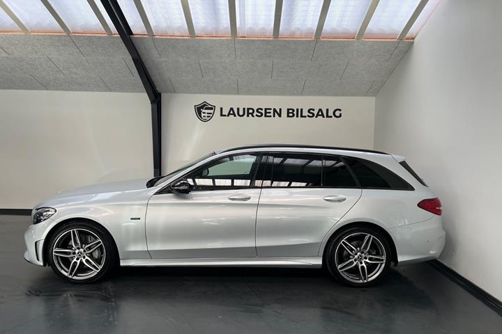 Sølv Mercedes C300 de fra 2021