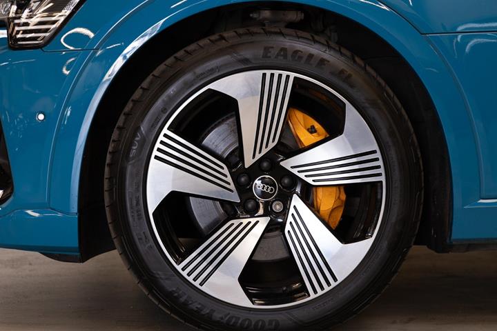 Sort Audi e-tron fra 2021