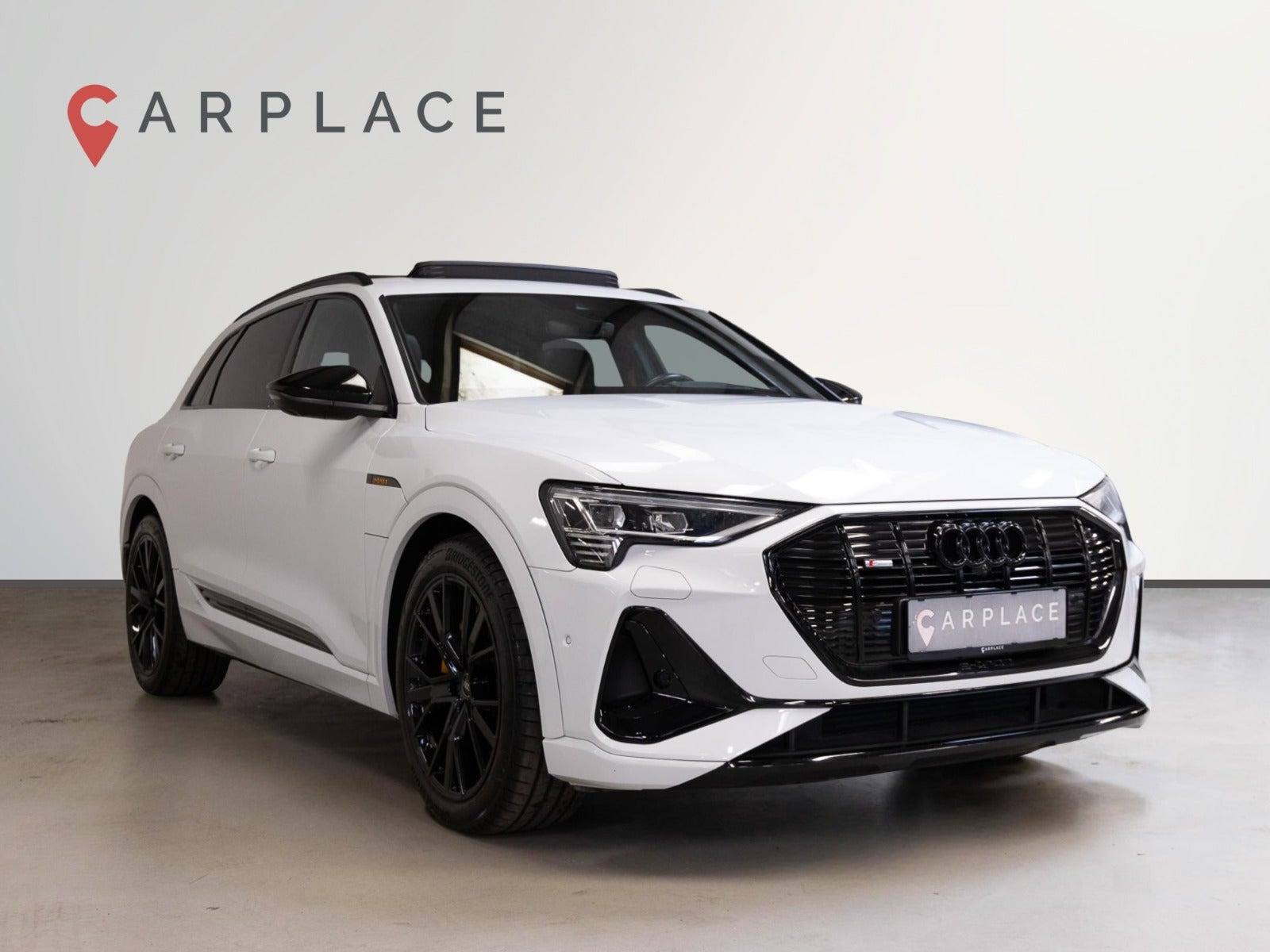 Hvid Audi e-tron fra 2022