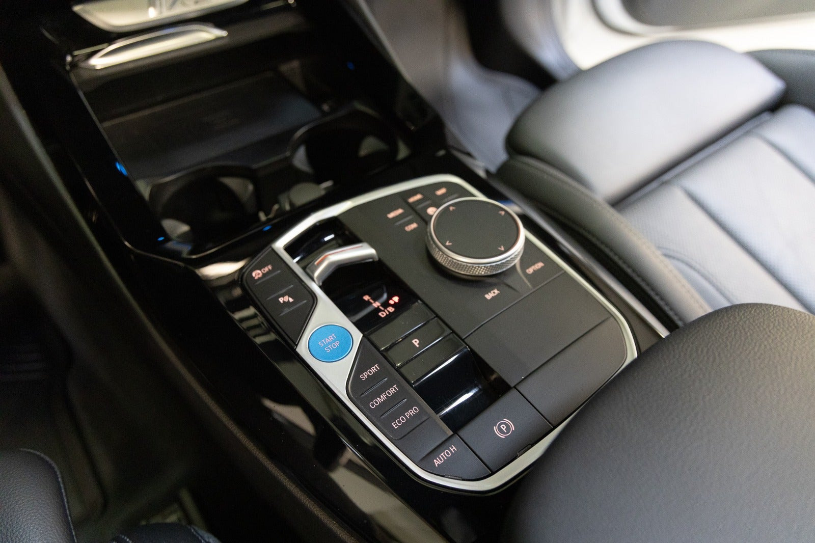 Hvid BMW iX3 fra 2023