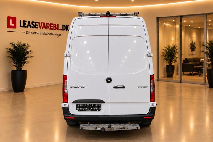 Hvid Mercedes Sprinter 316 fra 2020
