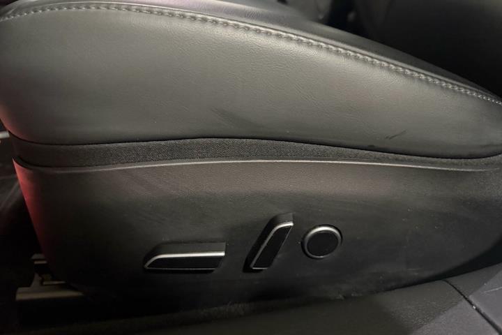 Hvid Tesla Model 3 fra 2022