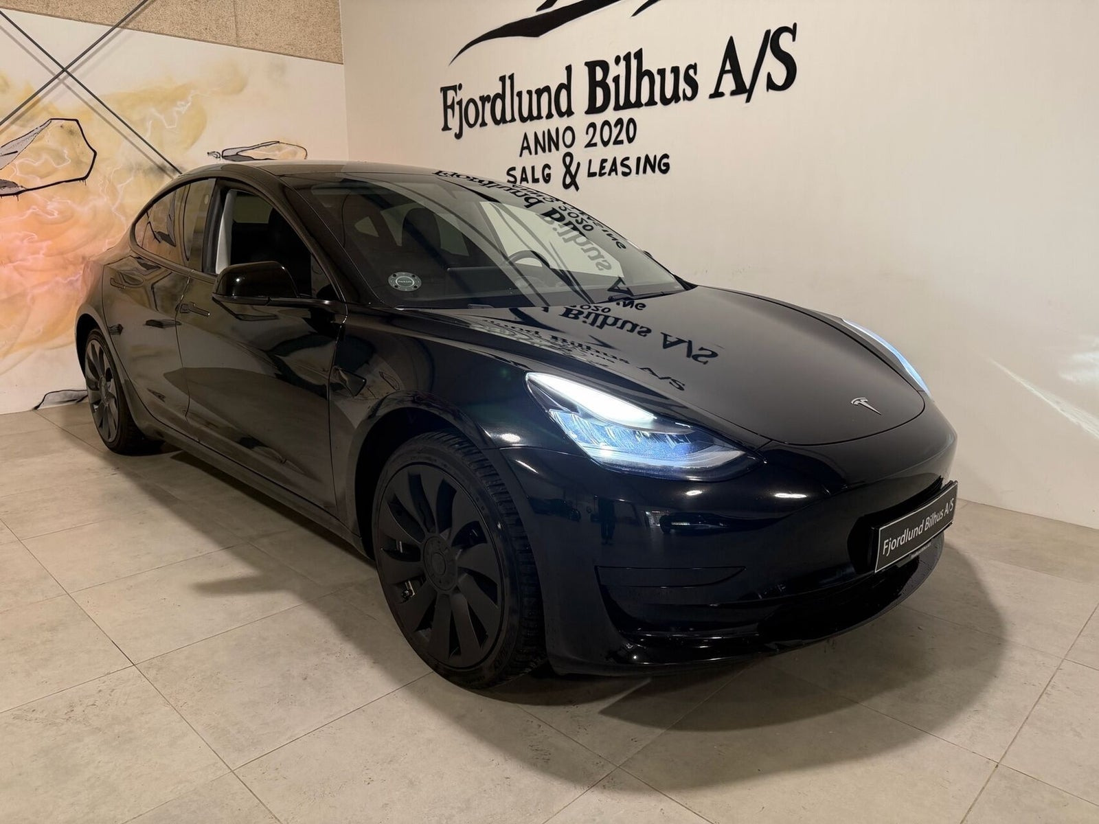 Sort Tesla Model 3 fra 2020