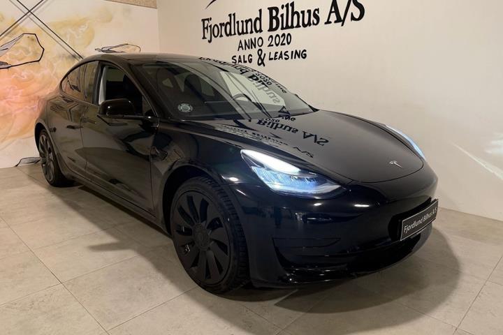 Sort Tesla Model 3 fra 2020