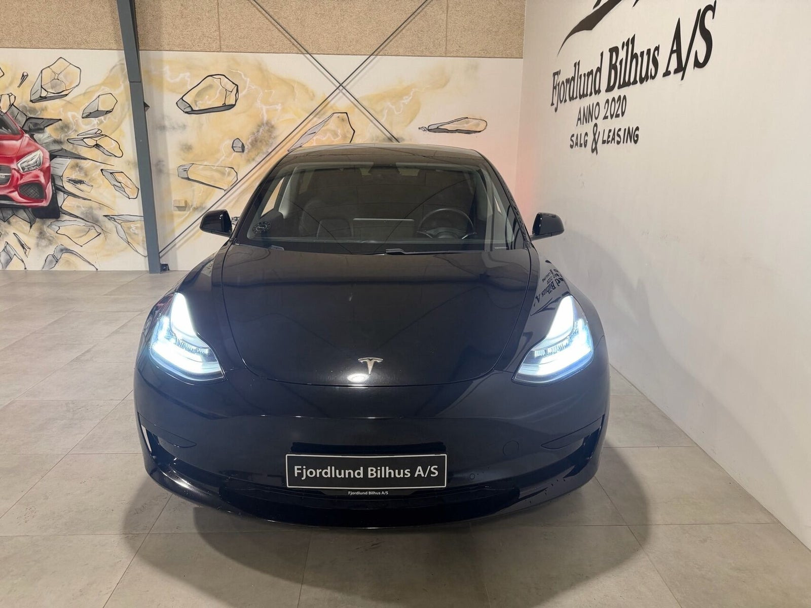 Sort Tesla Model 3 fra 2020