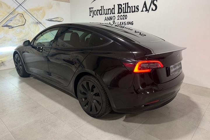 Sort Tesla Model 3 fra 2020