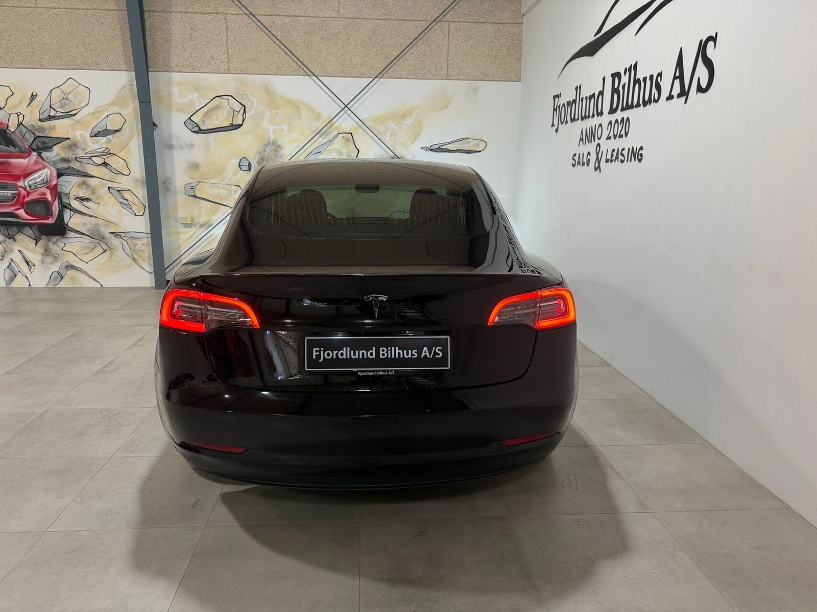 Sort Tesla Model 3 fra 2020